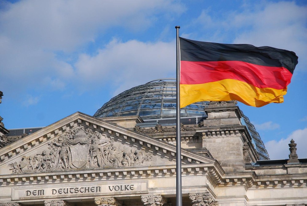 german flag at parliament