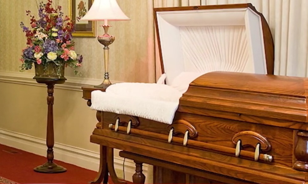 casket-and-flowers