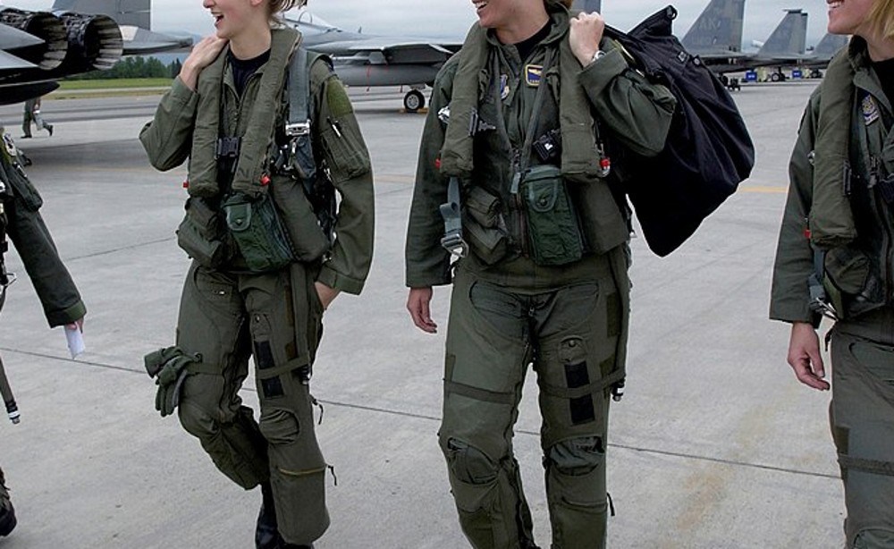 female-military-pilots