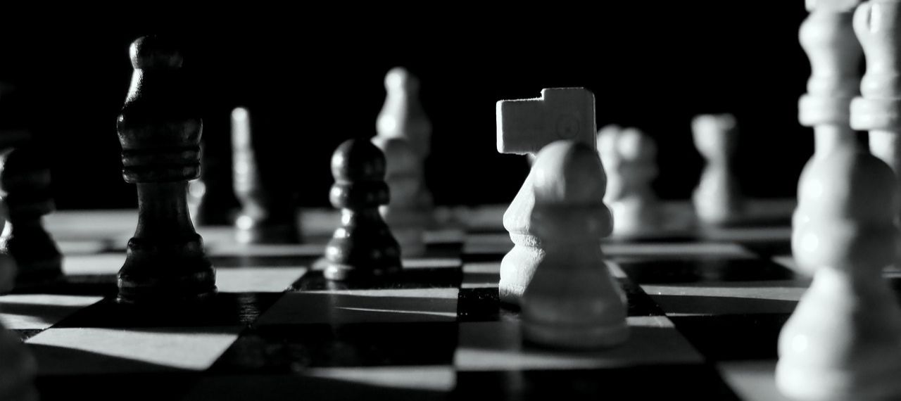 chess board - Image by דוד לוסטיג from Pixabay