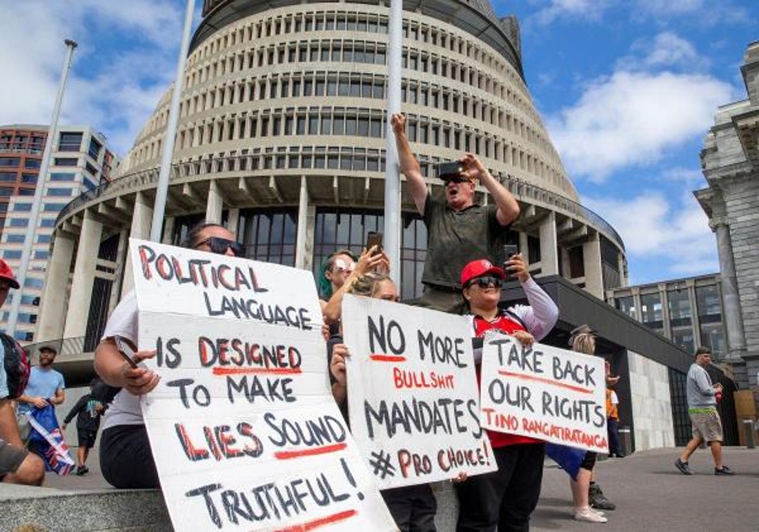 nz_protesters_at_beehive