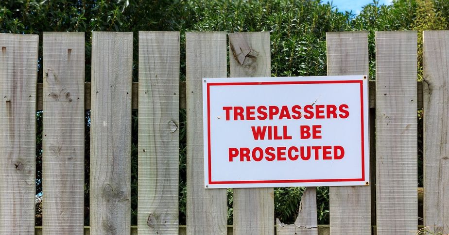 signage trespassers prosecuted