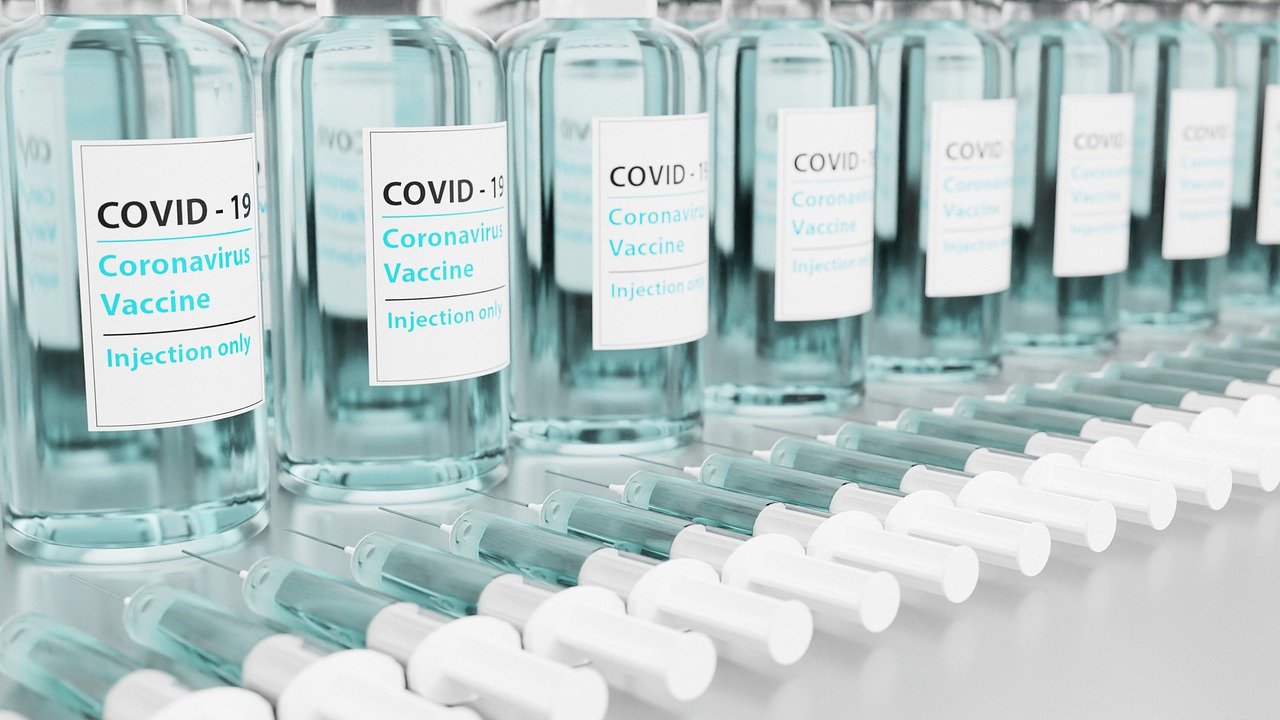 coronavirus_vaccine_syringes_vials